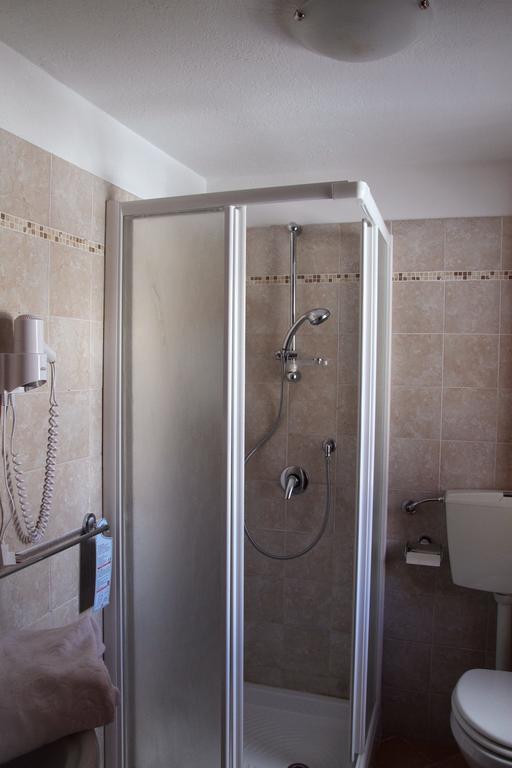 Green Hotel Herbetet Cogne Room photo