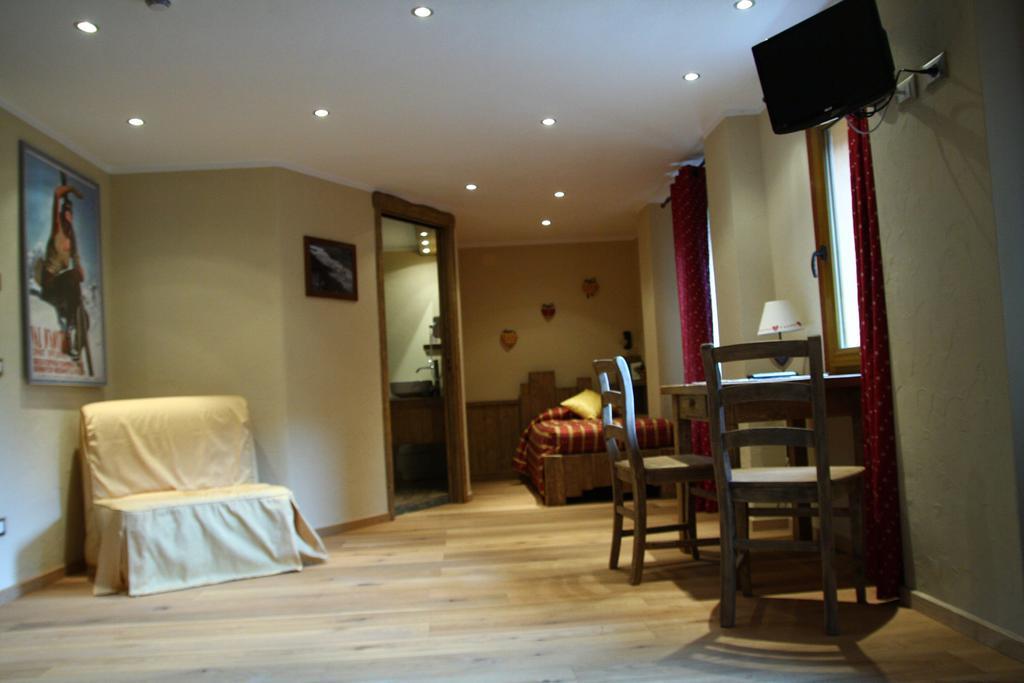 Green Hotel Herbetet Cogne Room photo
