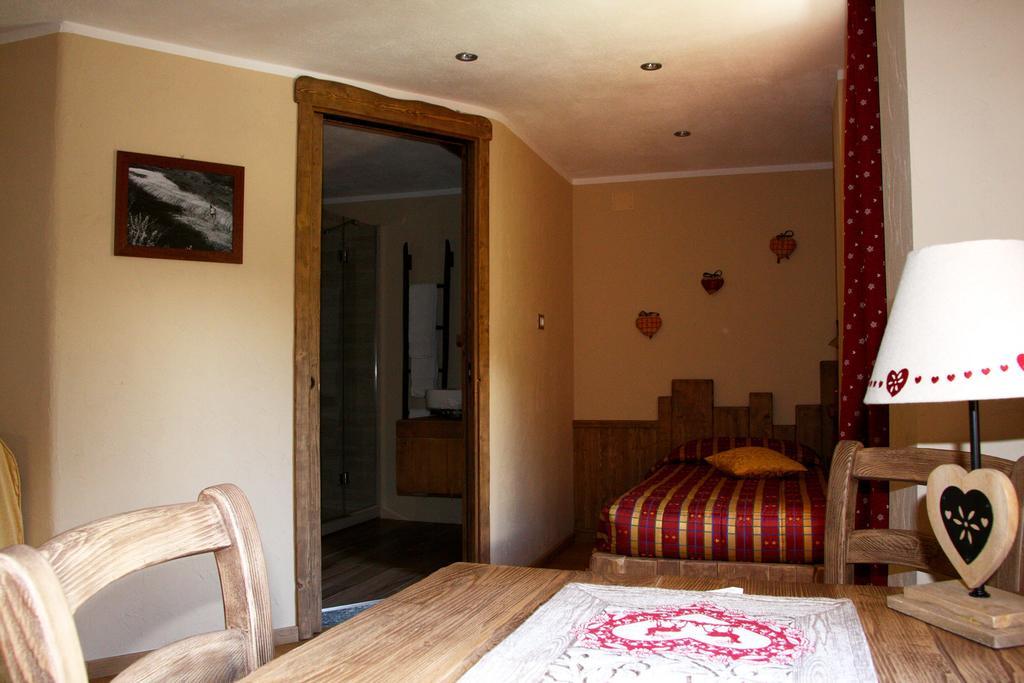 Green Hotel Herbetet Cogne Room photo