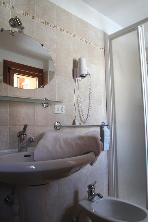 Green Hotel Herbetet Cogne Room photo